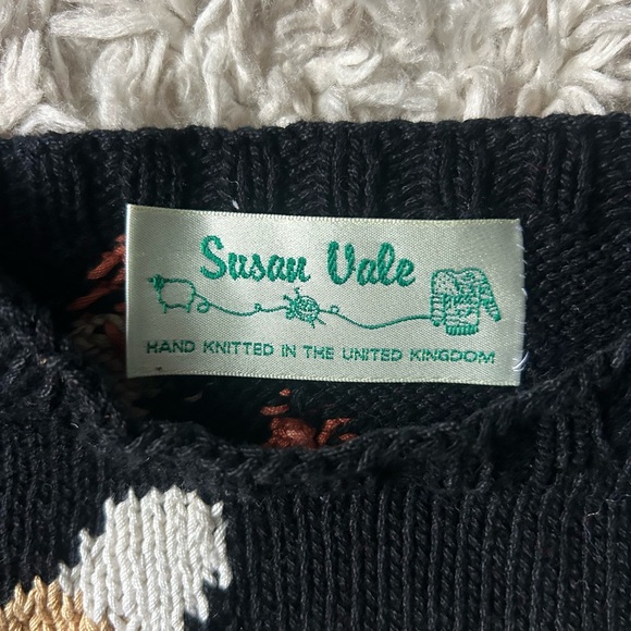 Vintage 1980s Susan Vale hand knit pullover crewneck sweater. - Picture 4 of 10